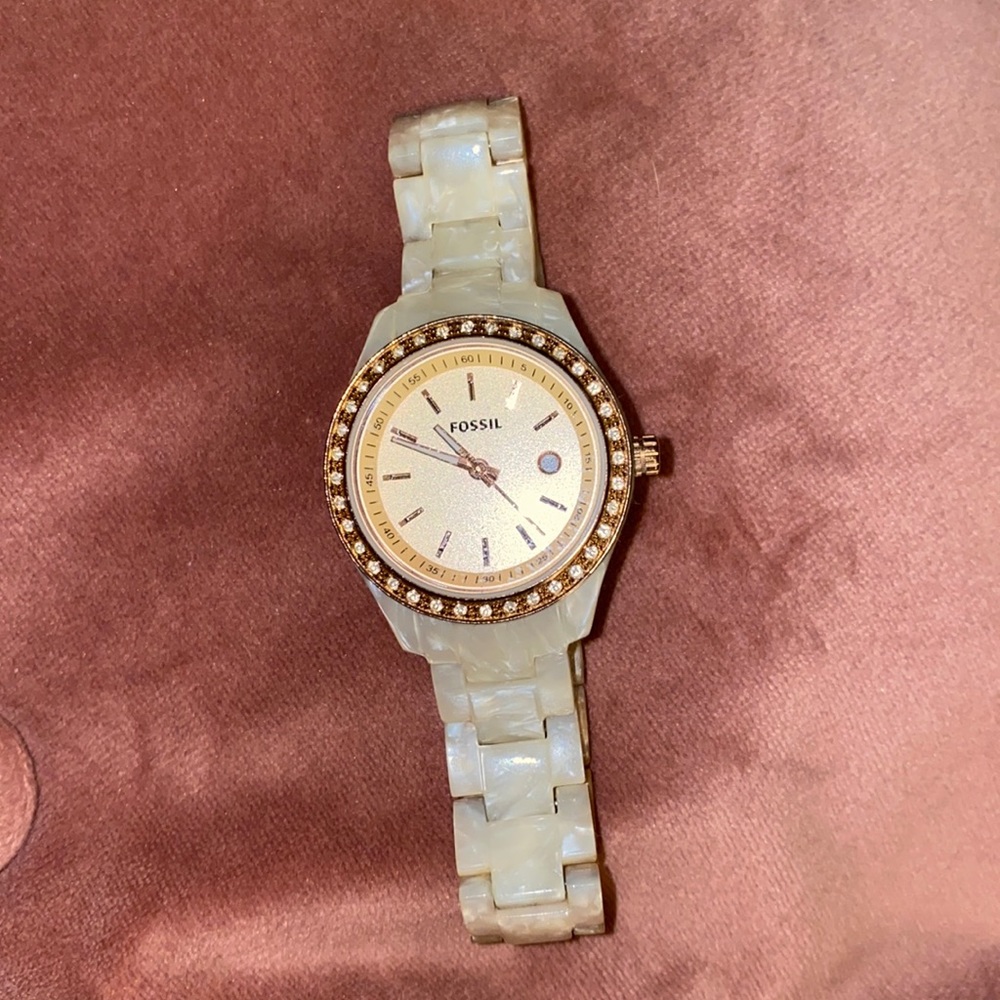 Rose Gold/Pearlescent Fossil Watch
